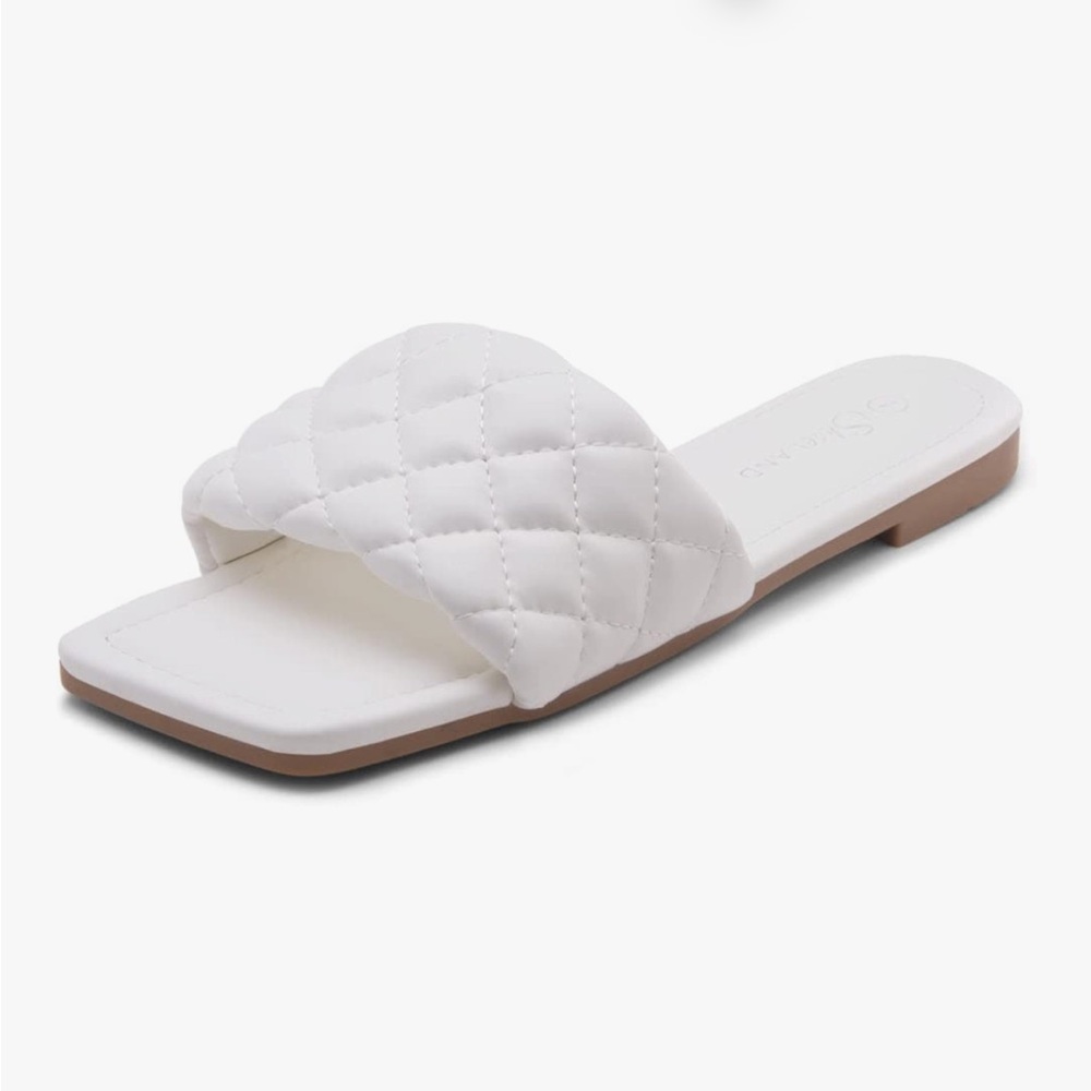 Shoe Land NEVER WORN Quilted White Slip-On Sandals Size 6.5